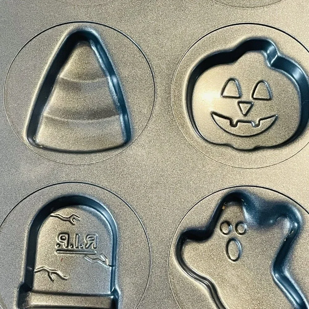 Wilton Non Stick Treat Cookie Baking Mold Pan Halloween Fall Ghost Cat Spider - Picture 6 of 9